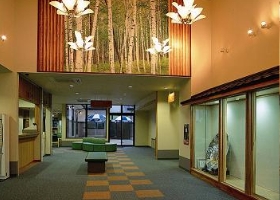 明るい広々としたエントランス